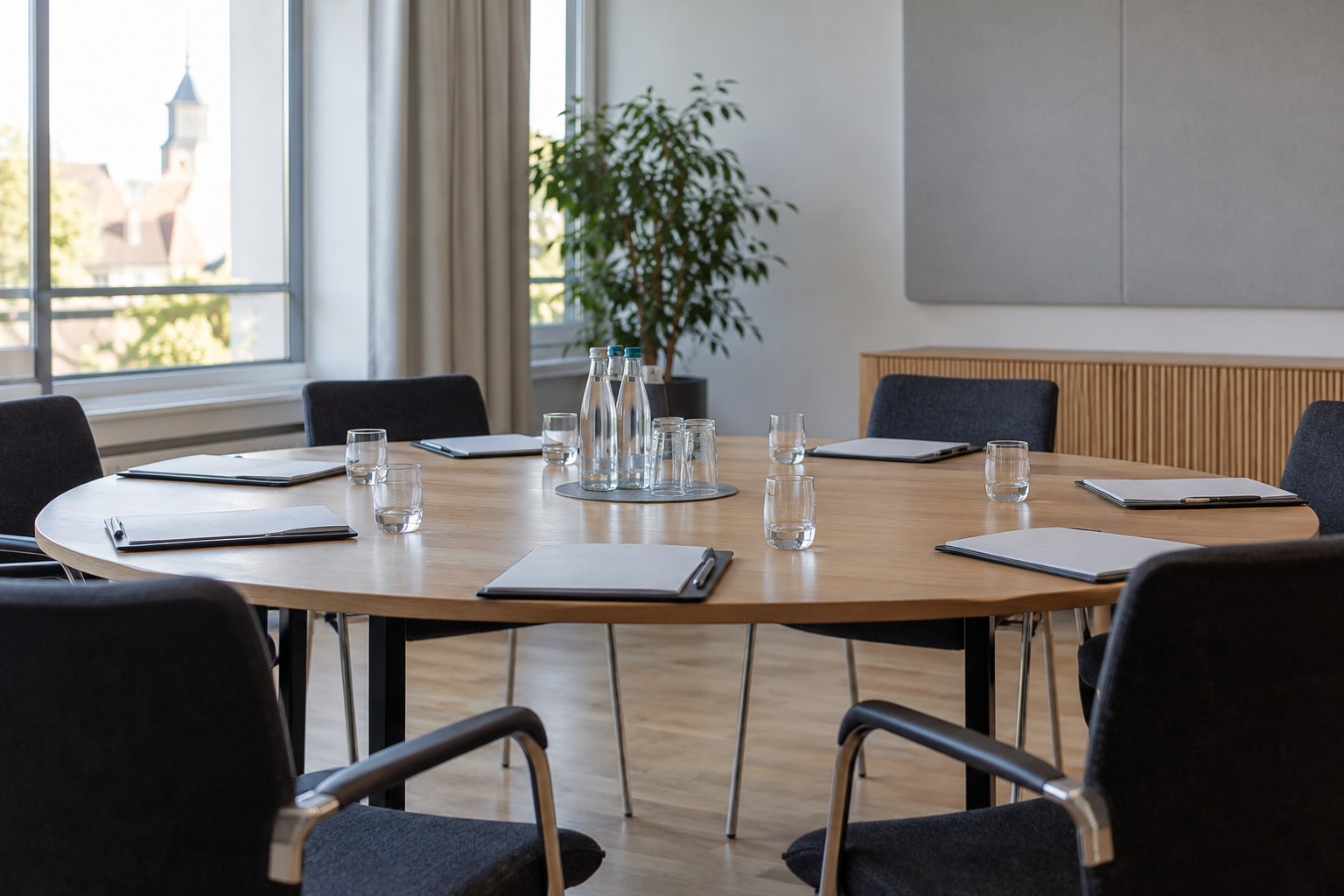 Besprechungsraum für gemeinsame Beratungen.